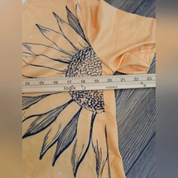 2 Sunflower print shirt sleeve tops Women's   Oversized Large NWOT - Picture 3 of 4